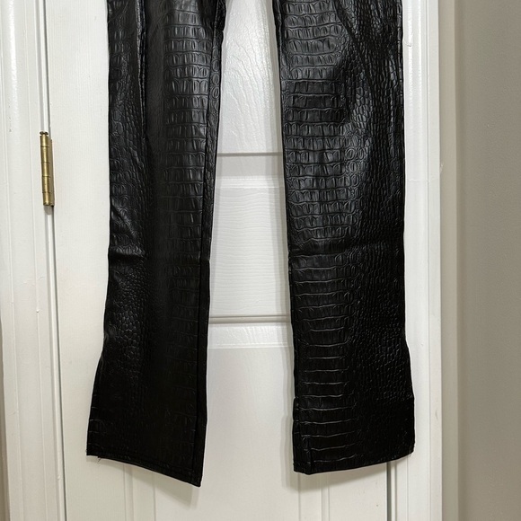 Women’s Faux Leather Crocodile Pants Medium Black Straight Leg Stretch Bikercore - Picture 5 of 6